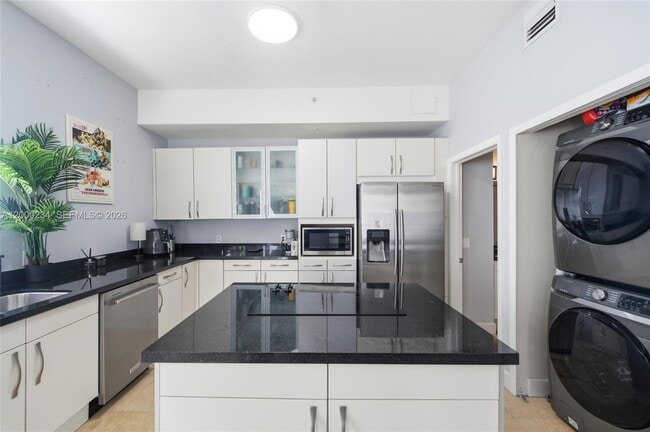 Building Photo - 832 N Victoria Park Rd