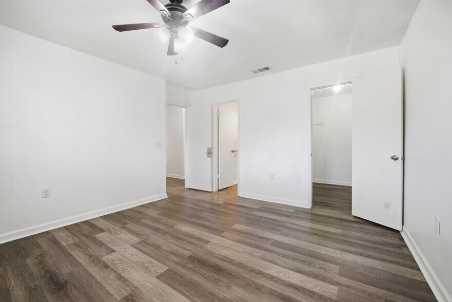 Building Photo - 5722 Misty Glen