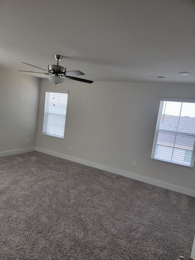 Building Photo - 123 Ted Dr