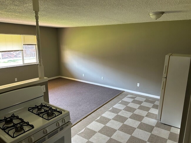 Building Photo - 217 N Hamilton St