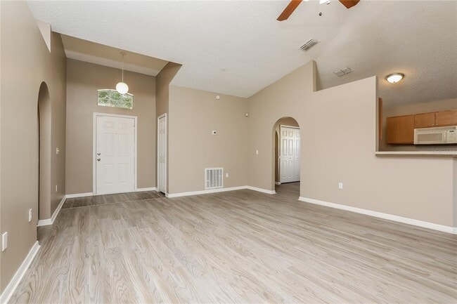 Building Photo - 977 Vanderbilt Dr