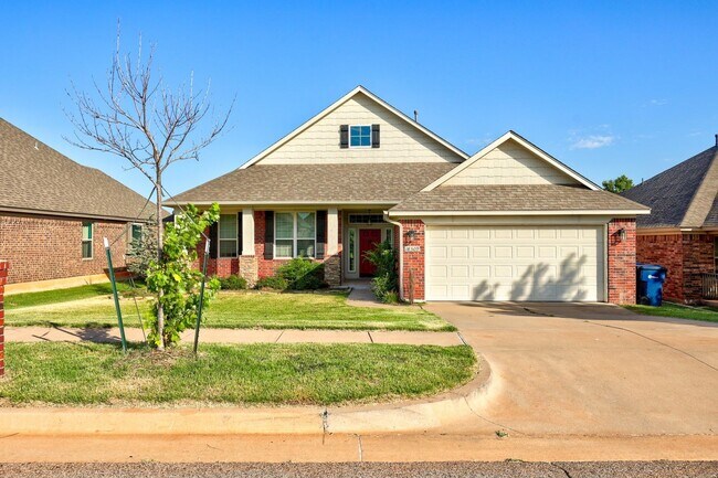 Building Photo - Desirable Home In Valencia Park!