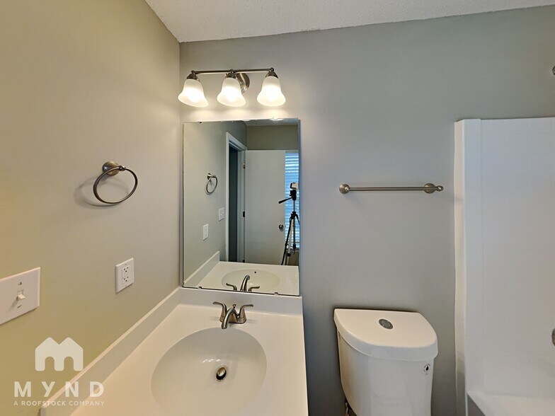 Building Photo - 11550 Stewarts Crossing Dr