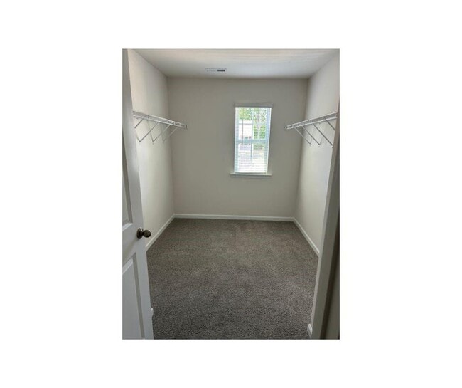 Building Photo - 1215 37th Ave Lane NE