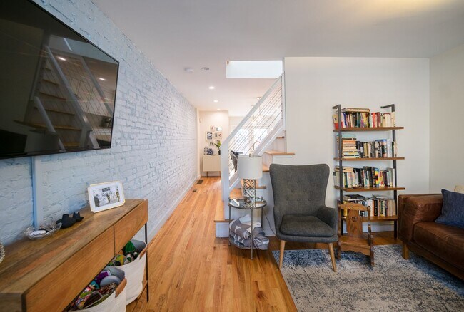Building Photo - 2216 Kimball St