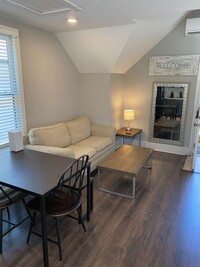 Building Photo - Charming 1-Bedroom Apartment Over Garage f...