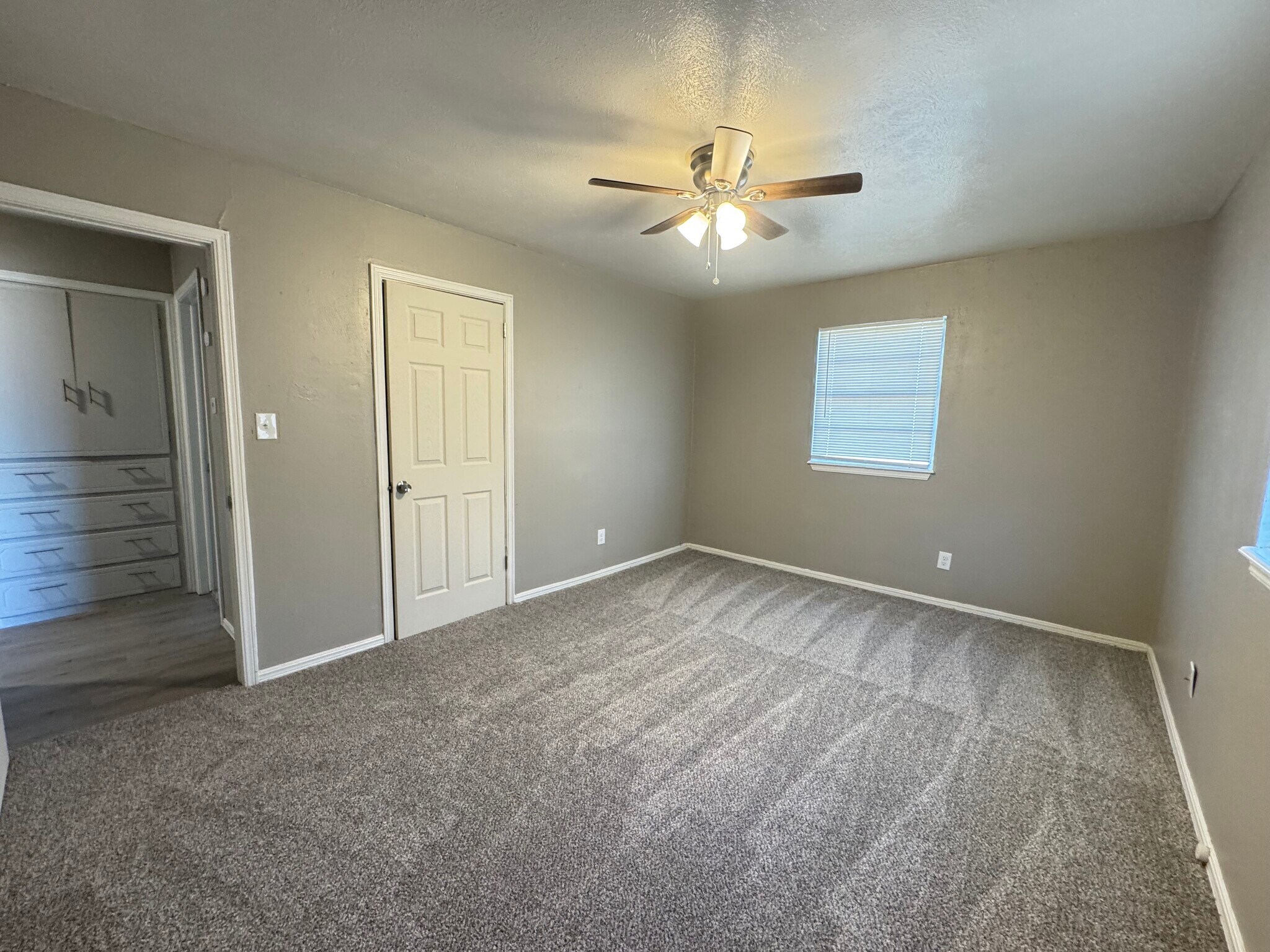 Building Photo - 9111 N Walker Ave