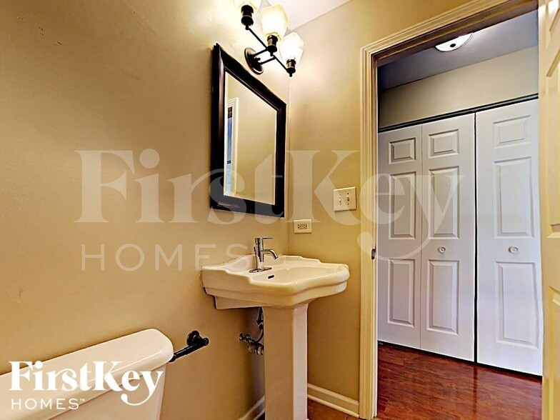 Building Photo - 1154 Rathbone Ave