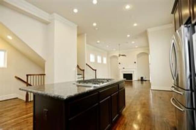 Building Photo - 3226 McKinney St