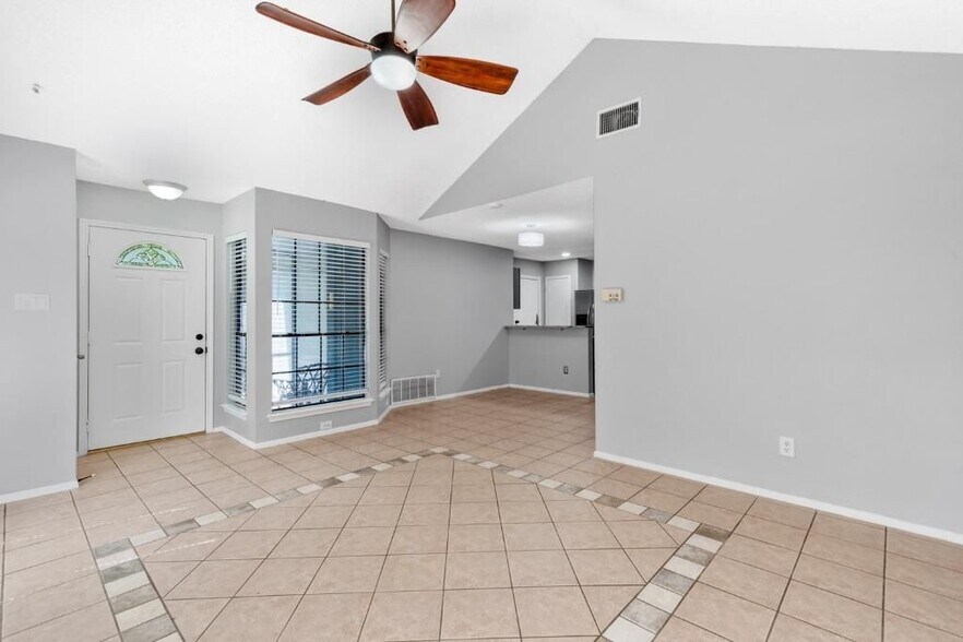 Building Photo - 12307 Emery Oaks Rd