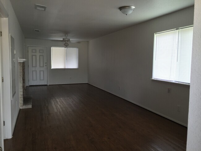 Building Photo - 3611EL