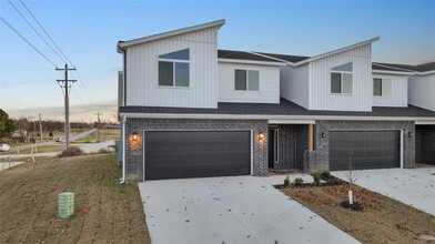 Building Photo - 1861 Lapis Ave