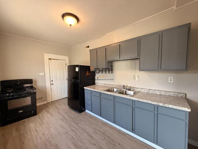 Building Photo - 672 Connecticut St