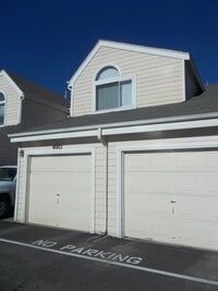 Building Photo - $0 DEPOSIT OPTION. CHARMING TWO-STORY TOWN...