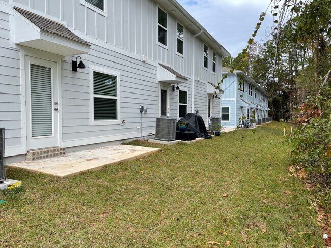 Building Photo - 1630 Iroquois Ct