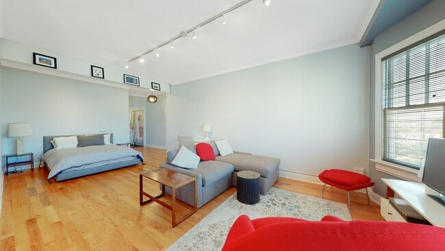 Building Photo - GORGEOUS PACIFIC HEIGHTS TOP FLOOR UNIT WI...