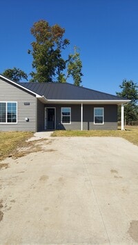 Building Photo - 517 Eagle St