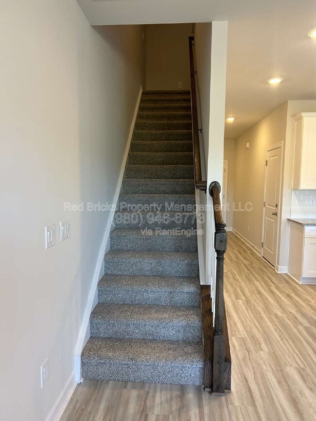 Building Photo - 1816 Braemar Vlg Dr