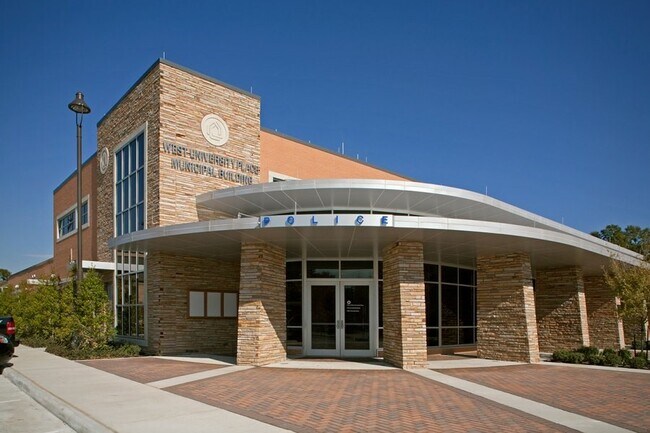 Building Photo - 4230 Drake St