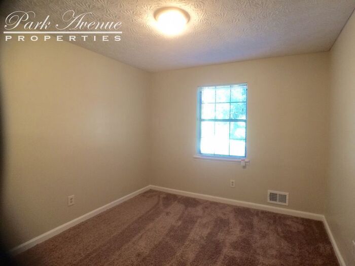Building Photo - 102 Shannon Chase Dr