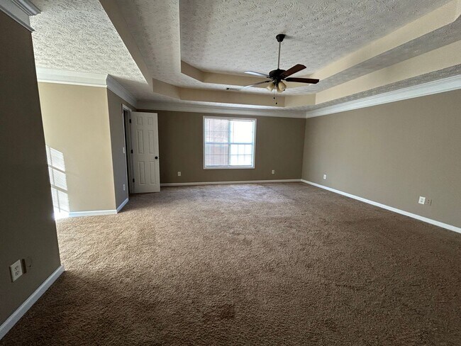 Building Photo - 1536 Ravens Run - Recently Renovated! Bran...