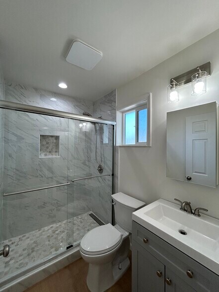 Building Photo - 822 Jackson St