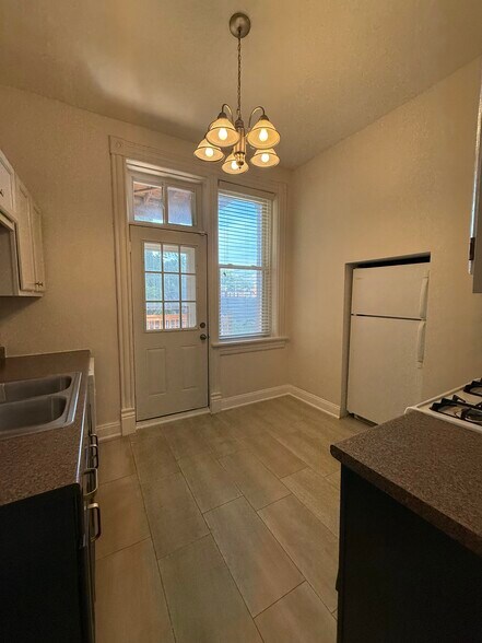 Kitchen / Deck Access - 2707 Ann Ave