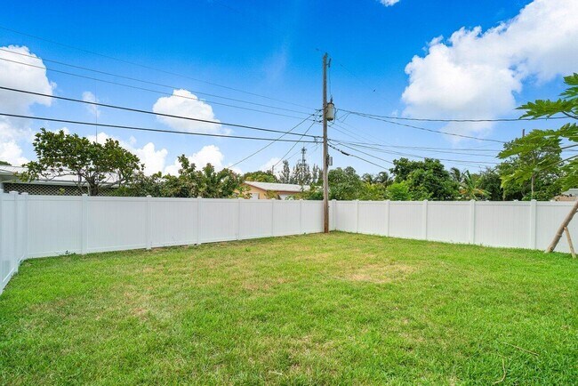 Building Photo - 245 SW 6th St