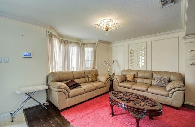 Building Photo - 3219 Leila Oaks Dr