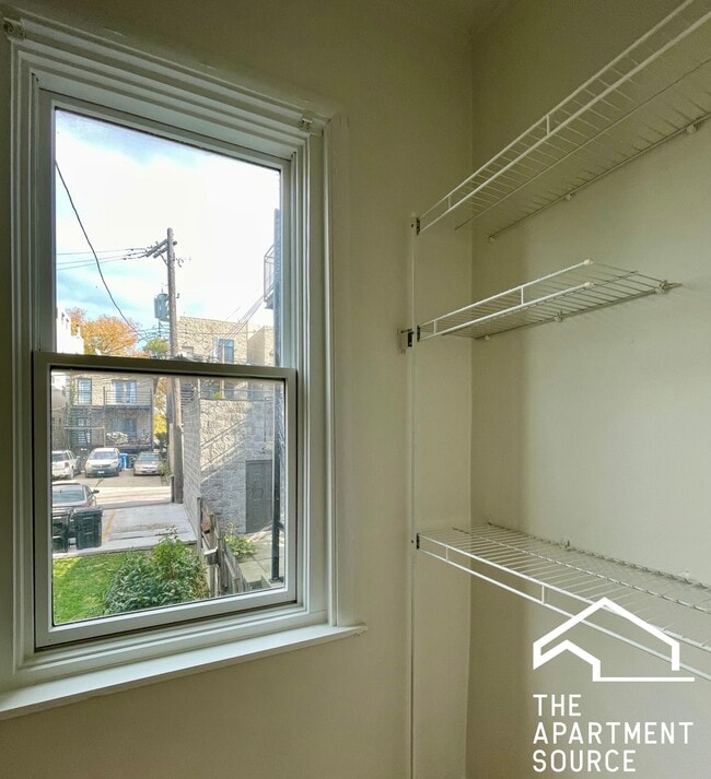 Building Photo - 2223 N Hoyne Ave