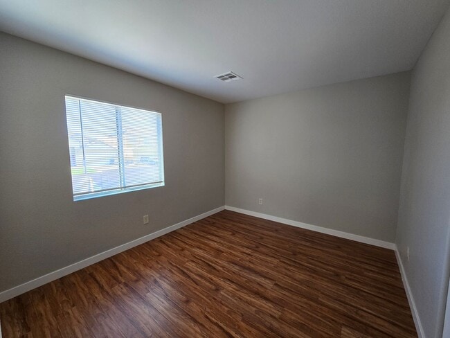 Building Photo - A Fabulous 4 Bedroom Home in N.Las Vegas 1 Bedroom Downstairs.
