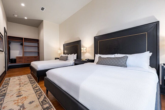 Building Photo - 1011 Canal St