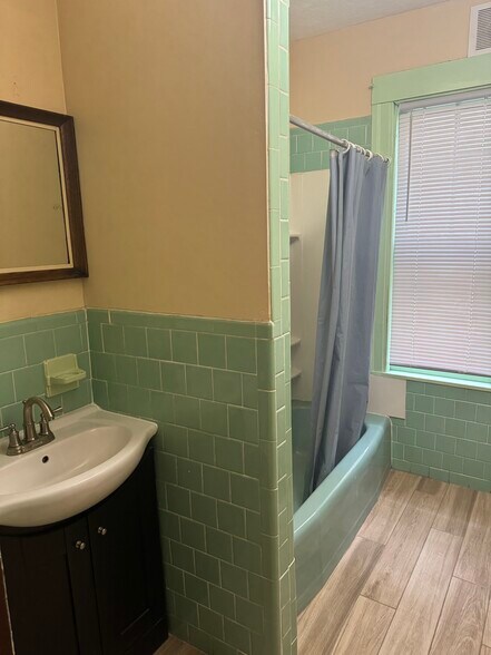 Building Photo - 49 Houghton St