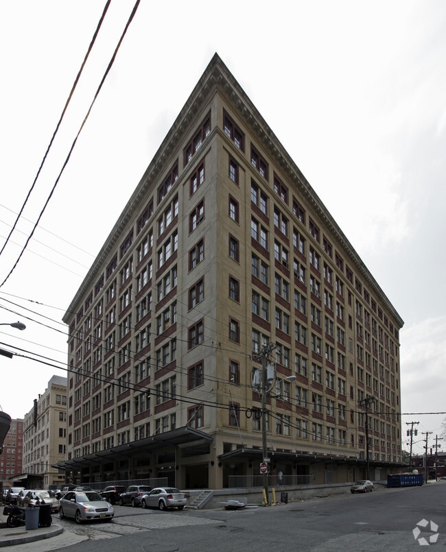 Primary Photo - 150 Bay St