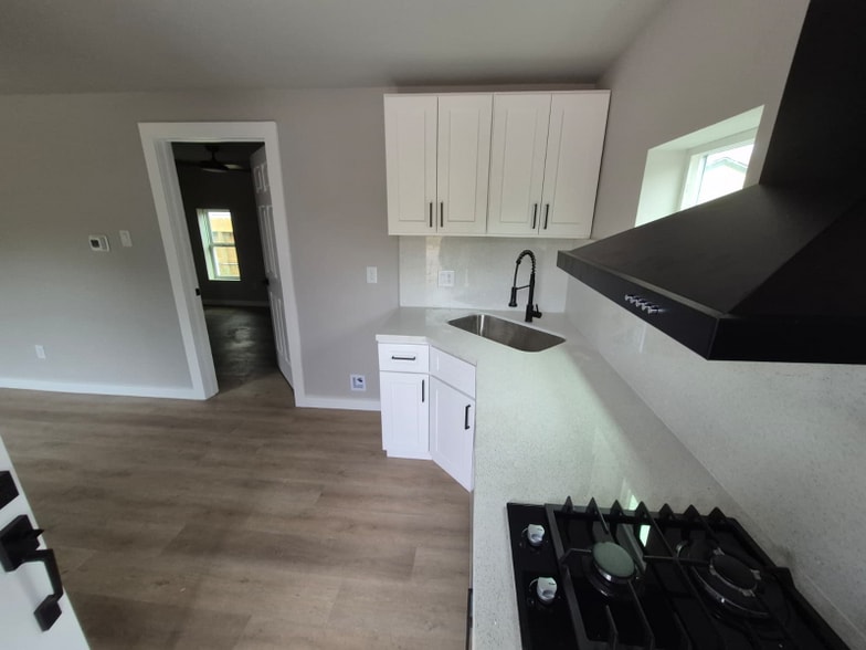 Building Photo - 1519 McKee St