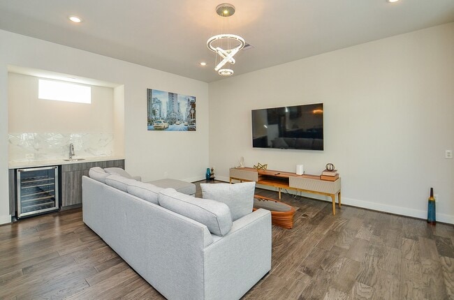 Building Photo - 5811 Fairdale Ln