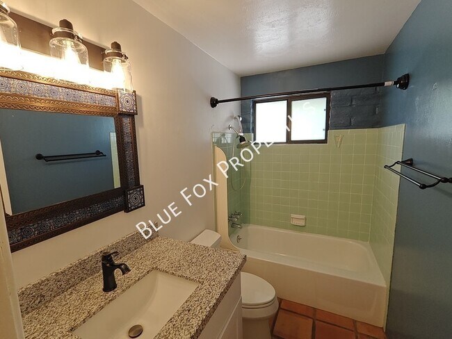 Building Photo - 2781 W Calle Carapan