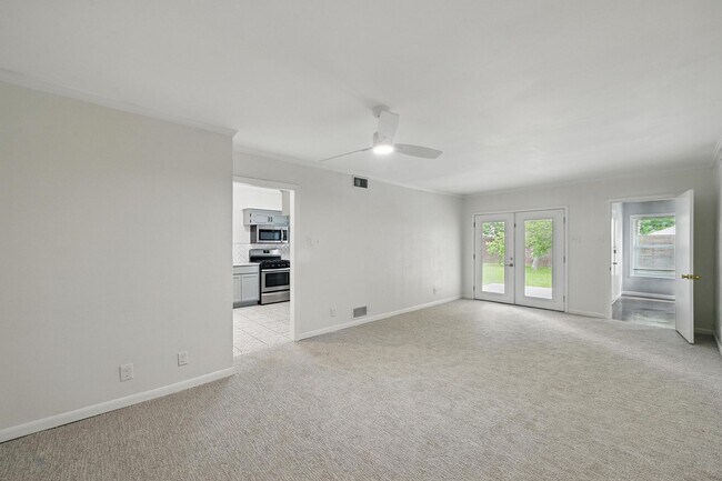 Building Photo - Newly Updated with Large Yard!