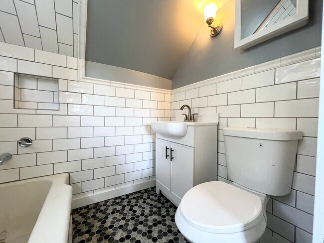 Building Photo - 46 Hawley St