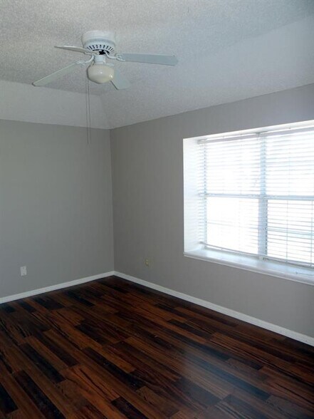 Building Photo - 7810 Coastway Dr