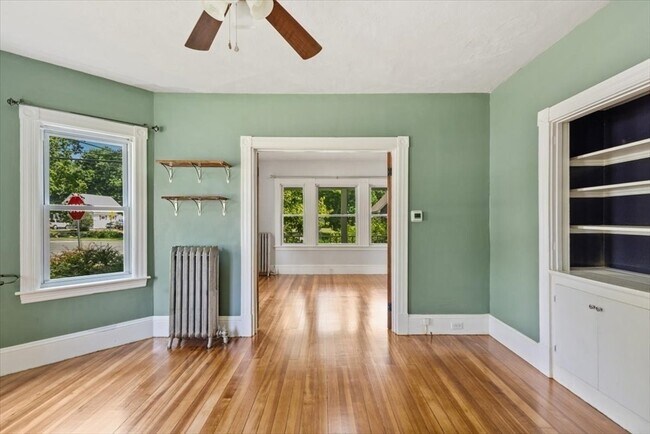 Building Photo - 254 N Elm St
