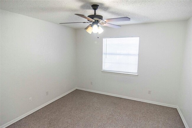 Building Photo - 12705 Hunters Chase Dr