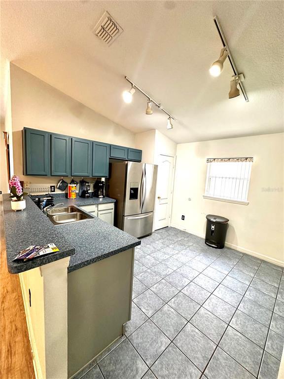 Building Photo - 893 Sandy Ridge Dr