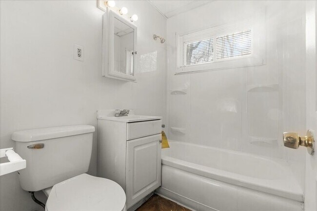 Building Photo - 28 Crescent Dr