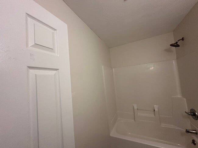 Building Photo - 1651 W Kole Dr