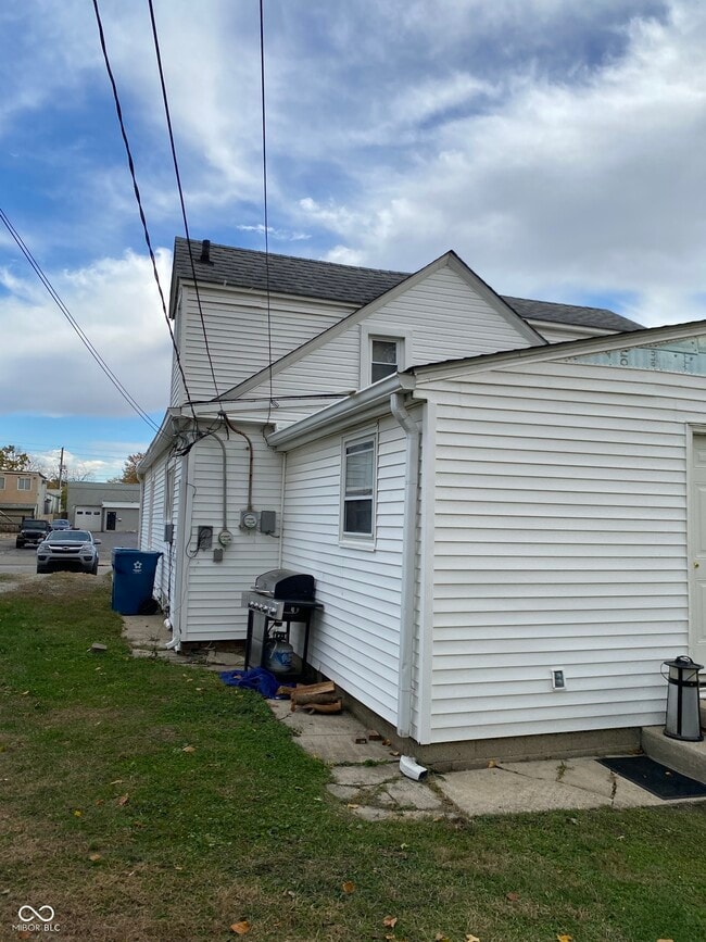 Building Photo - 5338 Winthrop Ave