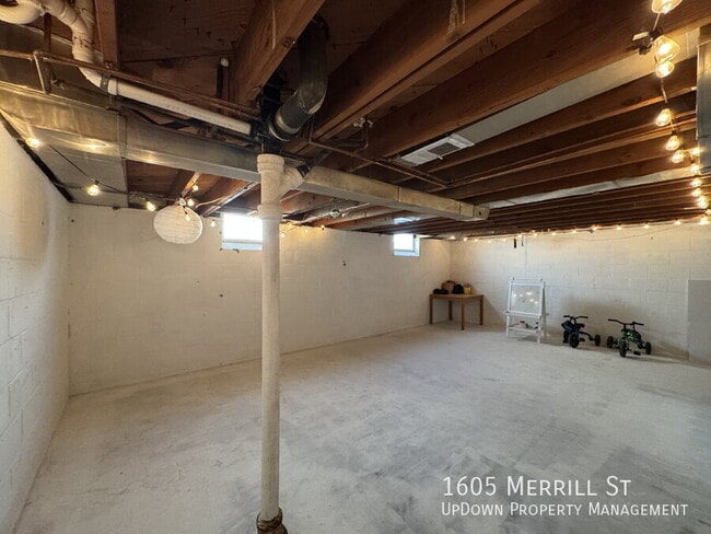 Building Photo - 1605 Merrill St