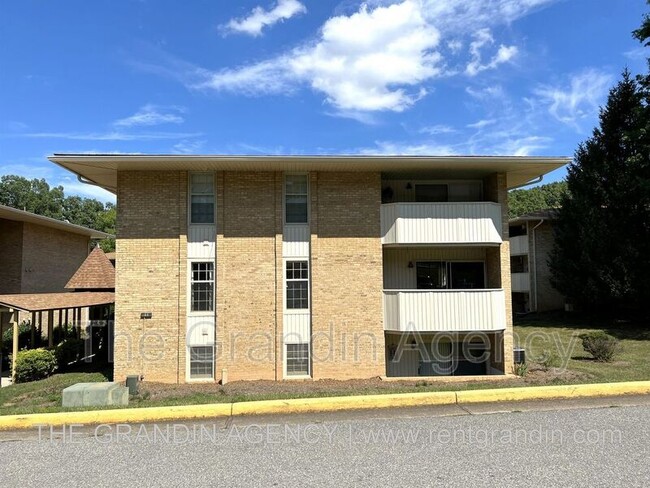 Primary Photo - 5260 Crossbow Cir