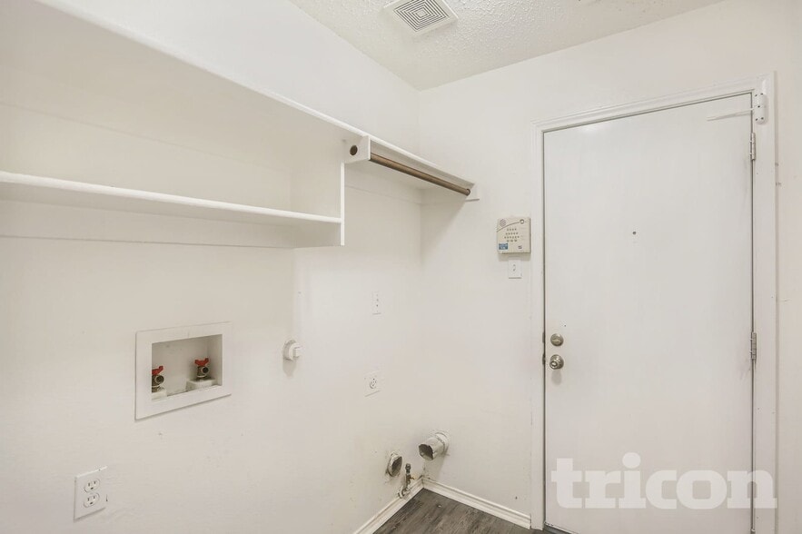 Building Photo - 5720 Colorado Ct