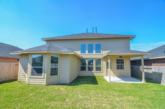 Building Photo - 15706 Whispering Green Dr